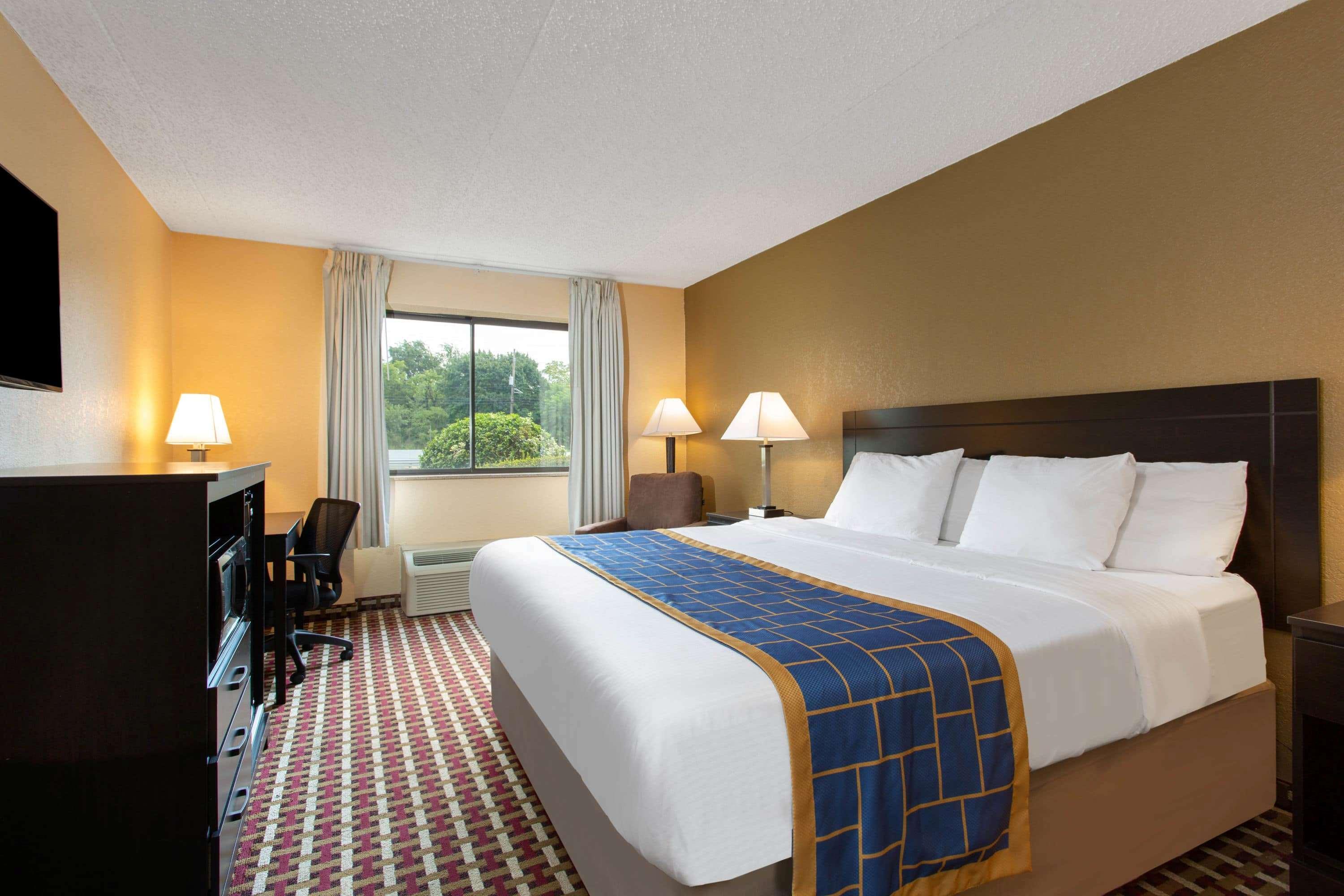Days Inn By Wyndham Hillsborough Exterior photo