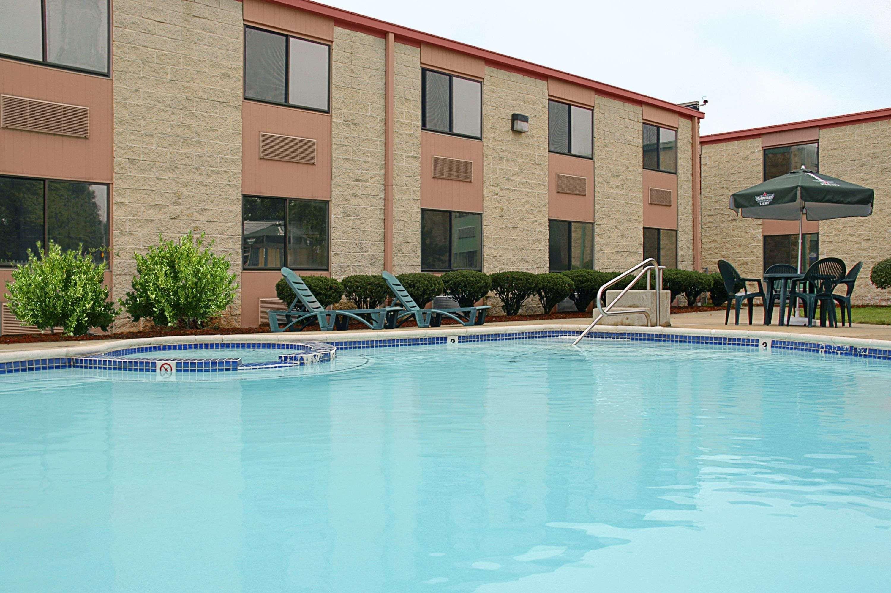 Days Inn By Wyndham Hillsborough Exterior photo