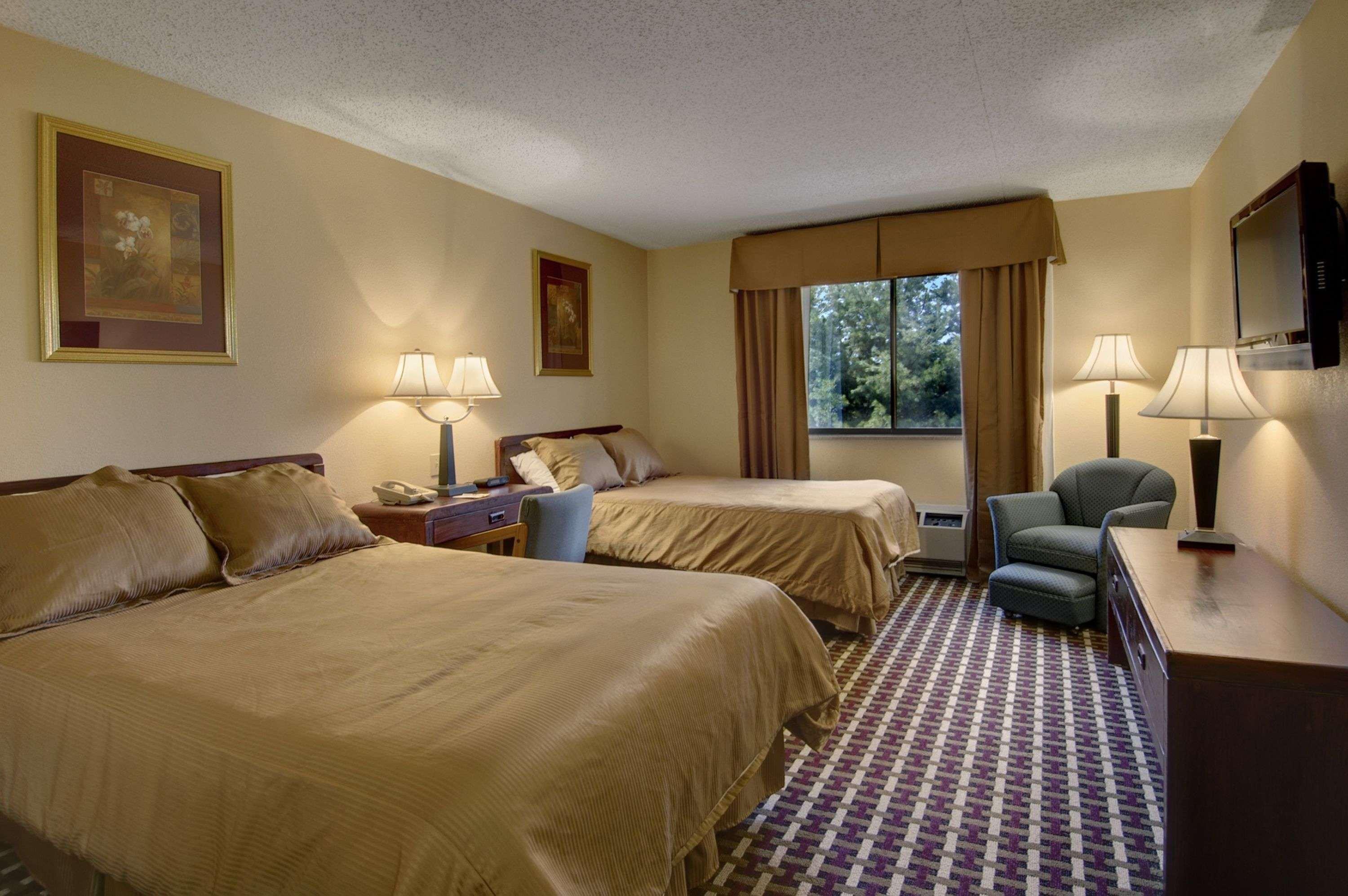 Days Inn By Wyndham Hillsborough Exterior photo